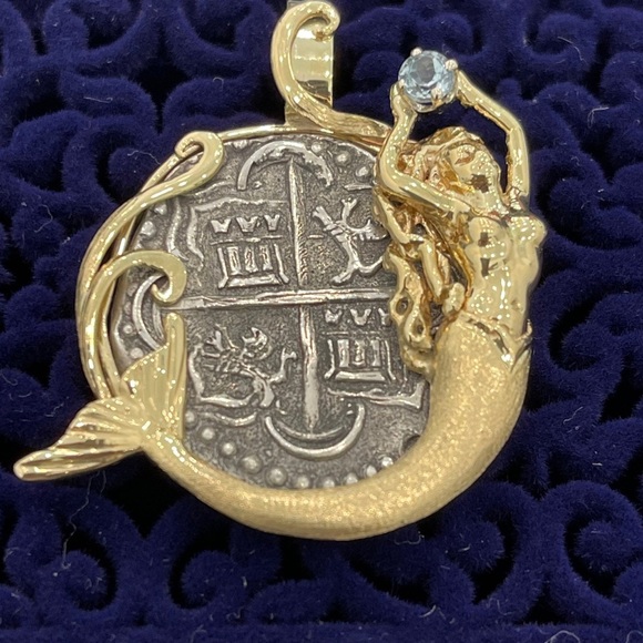 GORGEOUS SHIPWRECK COIN PENDANT IN 14kt GOLD MERMAID BEZEL WITH AQUAMRIN… - Picture 2 of 9